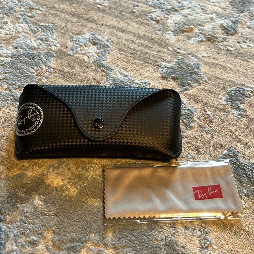 New Original Ray-Ban Case Black and Silver velvet inside with cloth Unisex